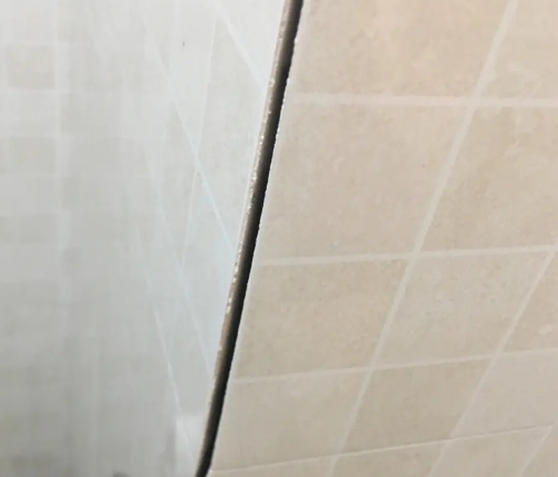 武汉市瓷砖空鼓维修公司分享阳台瓷砖脱落的修复过程可以分为以下几个步骤