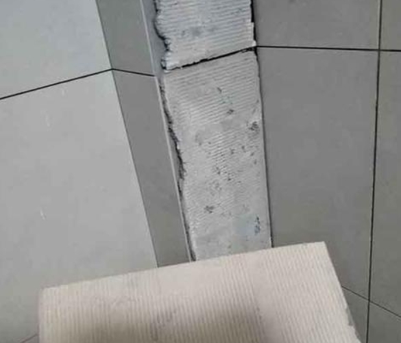 武汉市瓷砖空鼓维修公司分享下厨房瓷砖脱落的补救措施。